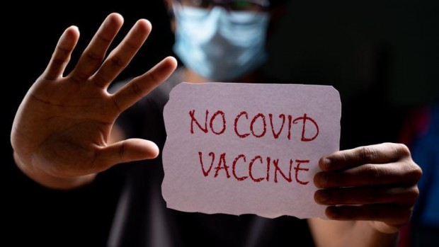 Българите не са антиваксъри, страхуват се от ваксините, четат фалшиви