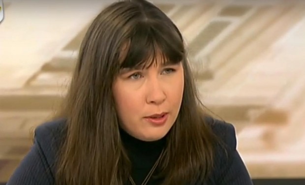След тежко боледуване на 42 години почина журналистката Милена Петрова   Завършва