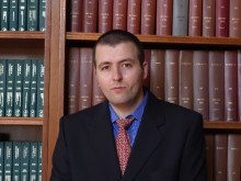 Имунолог: Това, което се извършва в момента, е ужасяващ акт на биотероризъм