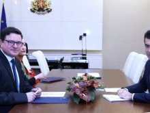 Премиерът Петков проведе среща с посланика на Великобритания