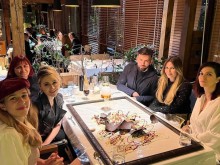 Изпратиха Мария Бакалова обратно към Ел Ей, приятели й спретнаха изискана вечеря