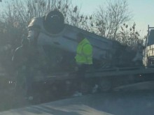 Кола се обърна по таван близо до Пловдив