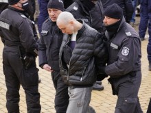 Повдигнаха обвинение на мъжа, стрелял с газов пистолет на протеста на "Възраждане"