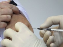 Два пъти повече българи предпочитат да преболедуват COVID-19 пред ваксината