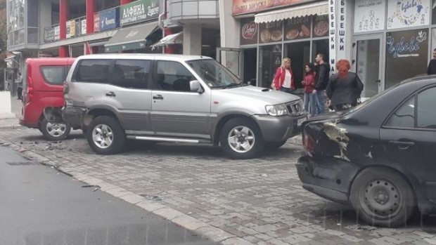 Мъжът потрошил пет автомобила на паркинг в Тракия преди две