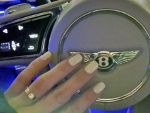 Чалгаджийката Мария се похвали с "Бентли" за 500 бона