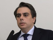 Асен Василев каза колко са българите с доход над 120 хиляди лева на година