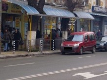 Грозни сцени и юмруци пред заведение за бързо хранене в Пловдив