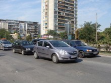 Правят сондажи по кръстовища на бул. "България" без спиране на движението