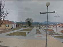 Млад мъж си отряза половия орган пред джамия в Родопите, свидетел проговори!