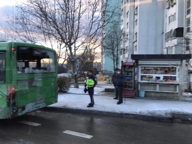 Два автобуса от градския транспорт пълни с пътници се блъснаха