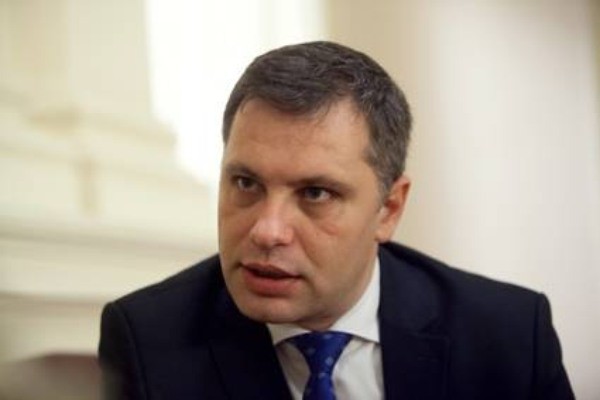 Визитата на премиера Кирил Петков в Скопие е абсолютно излишна