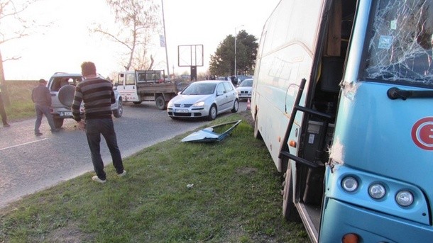 Автобус в който пътували и деца е катастрофирал тази сутрин