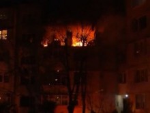 Взрив в жилищен блок разтресе Варна, горят два етажа