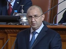 Депутатите от ГЕРБ демонстративно напуснаха залата по време на речта на Радев