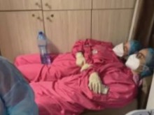 Респект! Снимка на стажант лекари в ковид отделение на пловдивска болница развълнува всички