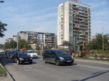 Правят сондажи по кръстовища на бул. "България" без спиране на движението