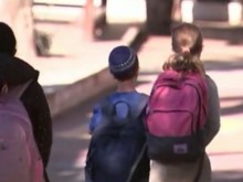 В Израел отменят карантината за деца, контактни на заразени с COVID-19