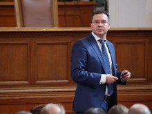 Даниел Митов към премиера: Министърът на отбраната се появява на антинатовски протести, вземете отношение