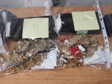 Решетки за турчин, спипан с контрабандно злато от наши митничари