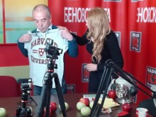 Беновска подари на Мангъров тениска на Харвард, за да го пази в затвора!