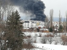 Огромен пожар избухна в София