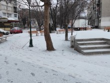 С тънка снежна покривка осъмна Пловдив