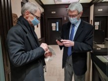 В сградите на МОН само със сертификат - проверяват дори министъра