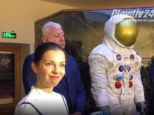 Уникална реплика на лунния костюм на Нийл Армстронг в Пловдив