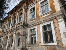 Само в Plovdiv24.bg: Уникална къща тъне в разруха в Пловдив