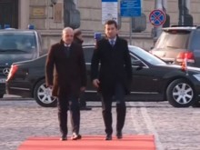 Премиерът на РСМ пристигна на визита в България