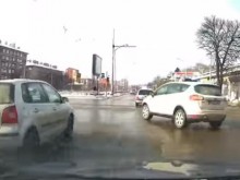 Абсурд на пътя, такава маневра и в Пловдив трудно се вижда