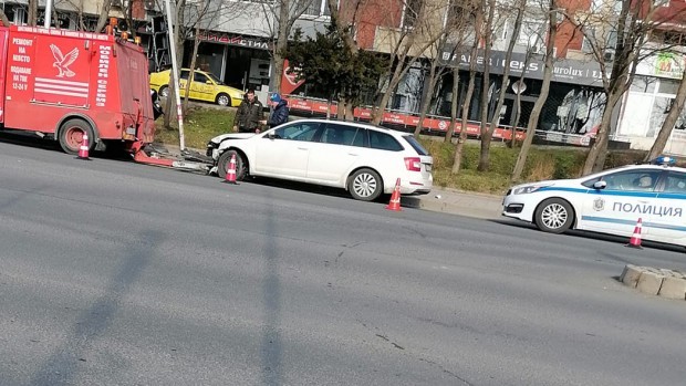 Полицайка е шофирала патрулката забила се в Шкода до бургаски