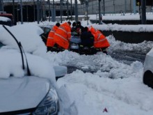 След силния снеговалеж: Проблемите в Гърция продължават