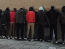 Закопчаха каналджии, укрили в Поморие деветима бежанци