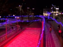 Ледената пързалка в Пловдив остава до 19 февруари
