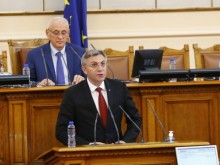 Мустафа Карадайъ нападна Бойко Рашков от парламентарната трибуна