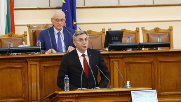 Лидерът на ДПС Мустафа Карадайъ изисква от вътрешния министър Бойко