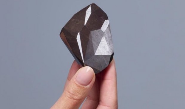 Черният диамант Енигма, който е 555,55 карата, ще бъде продаден