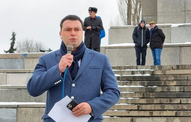 Калоян Паргов и членове на софийската организация на БСП поднесоха цветя и