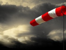 Жълт код за много силен вятър в 15 области в страната