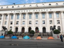 Хаджигенов и Бабикян се заканиха да "пречупят чадъра"