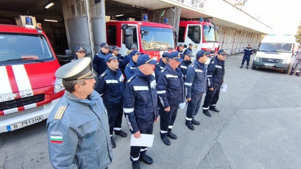Варненските пожарникари са в протестна готовност срещу изваждането им от