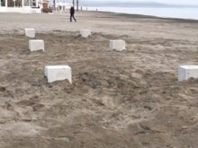 Възмутителна гледка на плажа в Бургас!