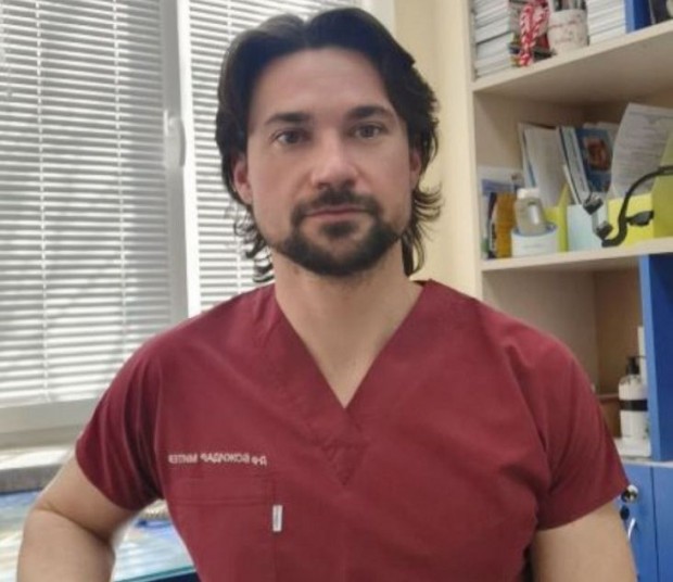 Д-р Божидар Митев е УНГ-специалист в Университетска болница – Пловдив.