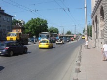 3 автобуса и един тролейбус с променен маршрут в неделя