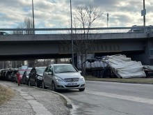 Нищо ново! Камион се заклещи под моста на УХТ в Пловдив!