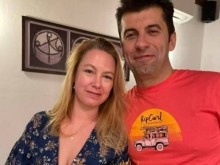 Съпругата на Кирил Петков се похвали, че вече официално знае български език