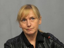 Комисия от Европарламента отказа да свали имунитета на Елена Йончева