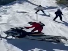 Мъж с моторна шейна едва не осакати скиор!